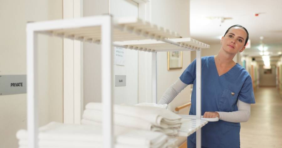 How Hospital Laundry Services Improve Healthcare Efficiency and Patient Care